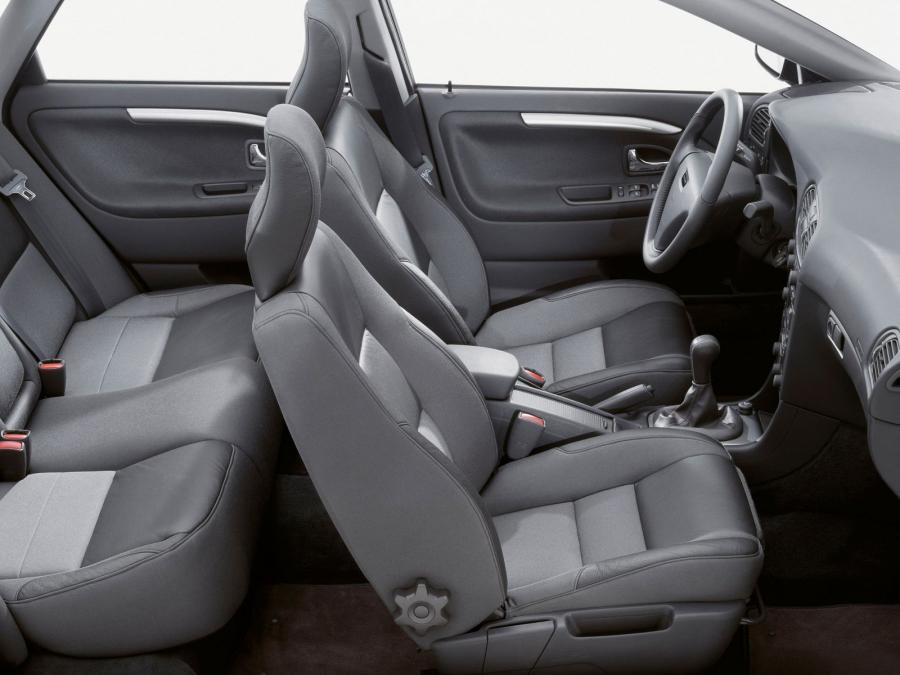  Volvo S40 2002 года  (фото 5 из 14)